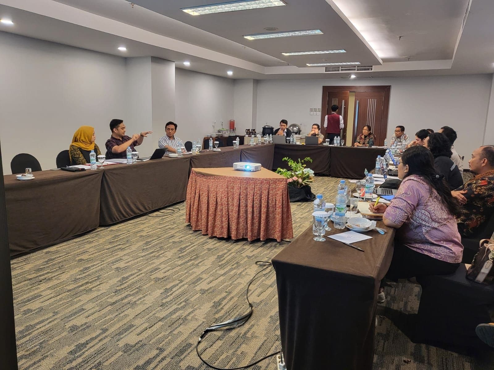 Presentasi berita acara dengan KSOP dan DISNAV — Presentasi berita acara bersama KSOP dan DISNAV.
