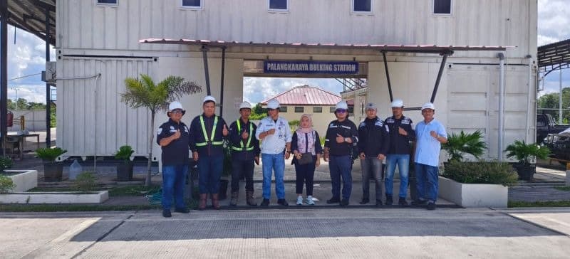 Kunjungan ke Palangkaraya Bulking Station — Dokumentasi tim di area fasilitas bulking station.