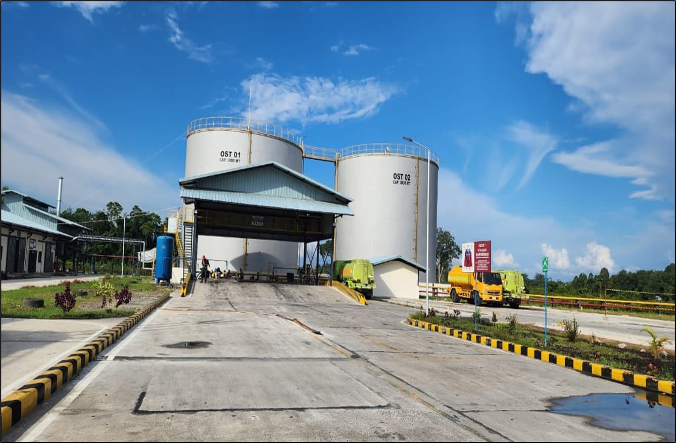 Fasilitas tangki dan distribusi — Area tangki penyimpanan dan jalur kendaraan.