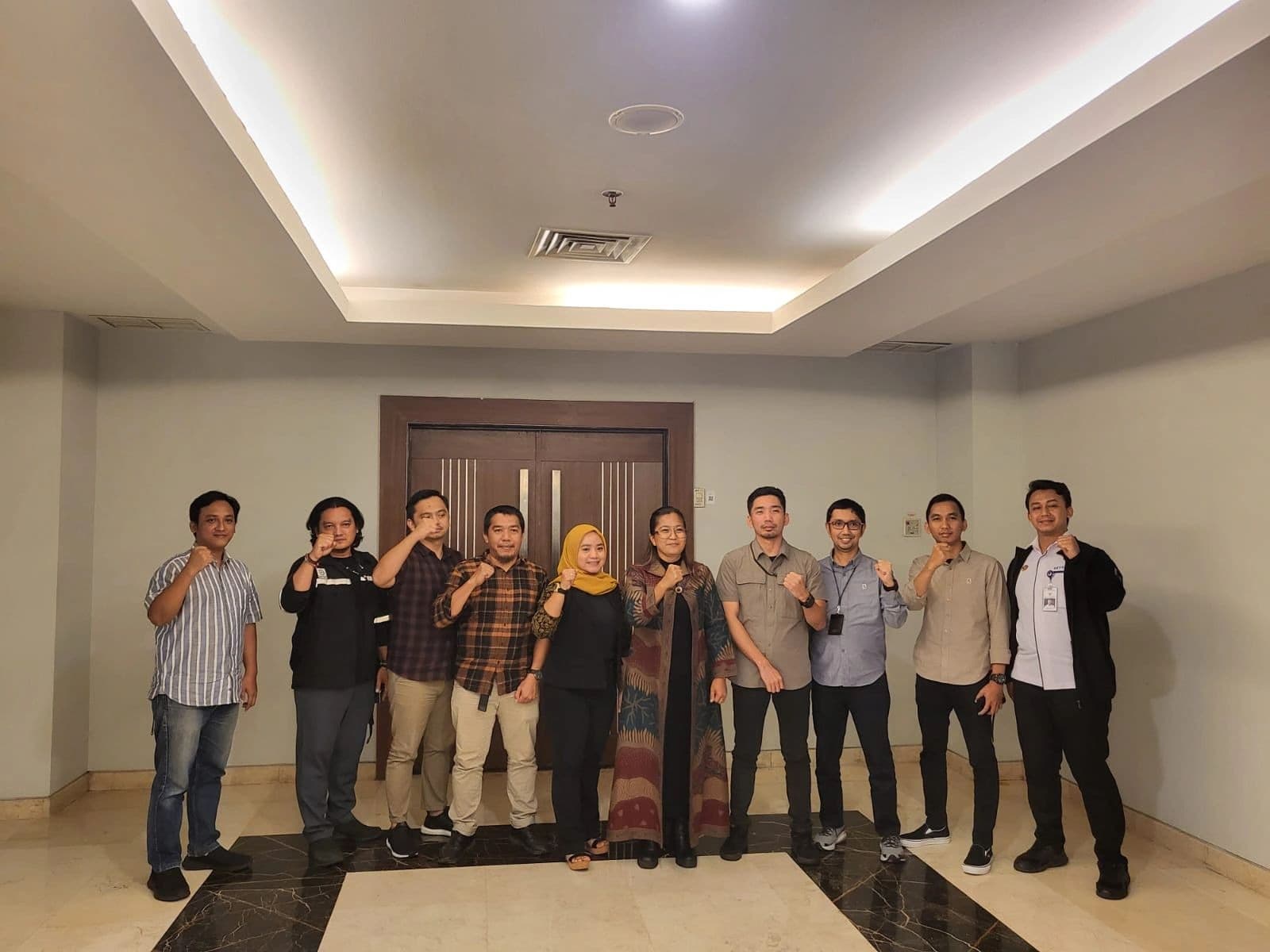 Dokumentasi tim — Foto bersama setelah kegiatan koordinasi.