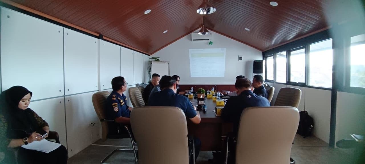 Presentasi berita acara dengan KSOP dan DISNAV — Presentasi berita acara bersama KSOP dan DISNAV.